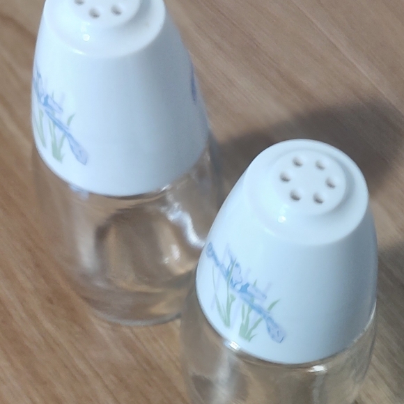 Gemco Vintage Salt & Pepper Shakers Flower Pattern Classic Unique Glass Easyfill - Picture 2 of 5